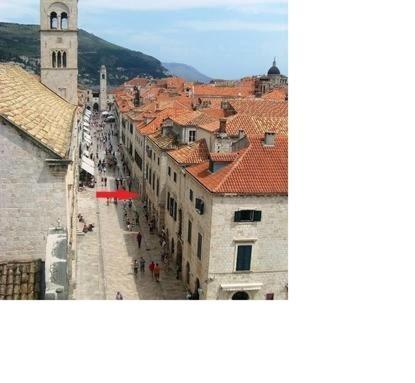 Lovely In Old Town Apartman